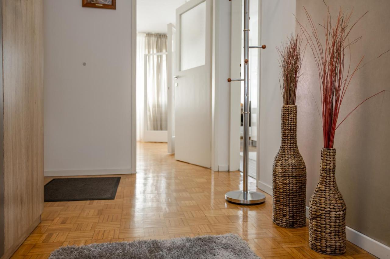 Apartment Sara Belgrado Esterno foto