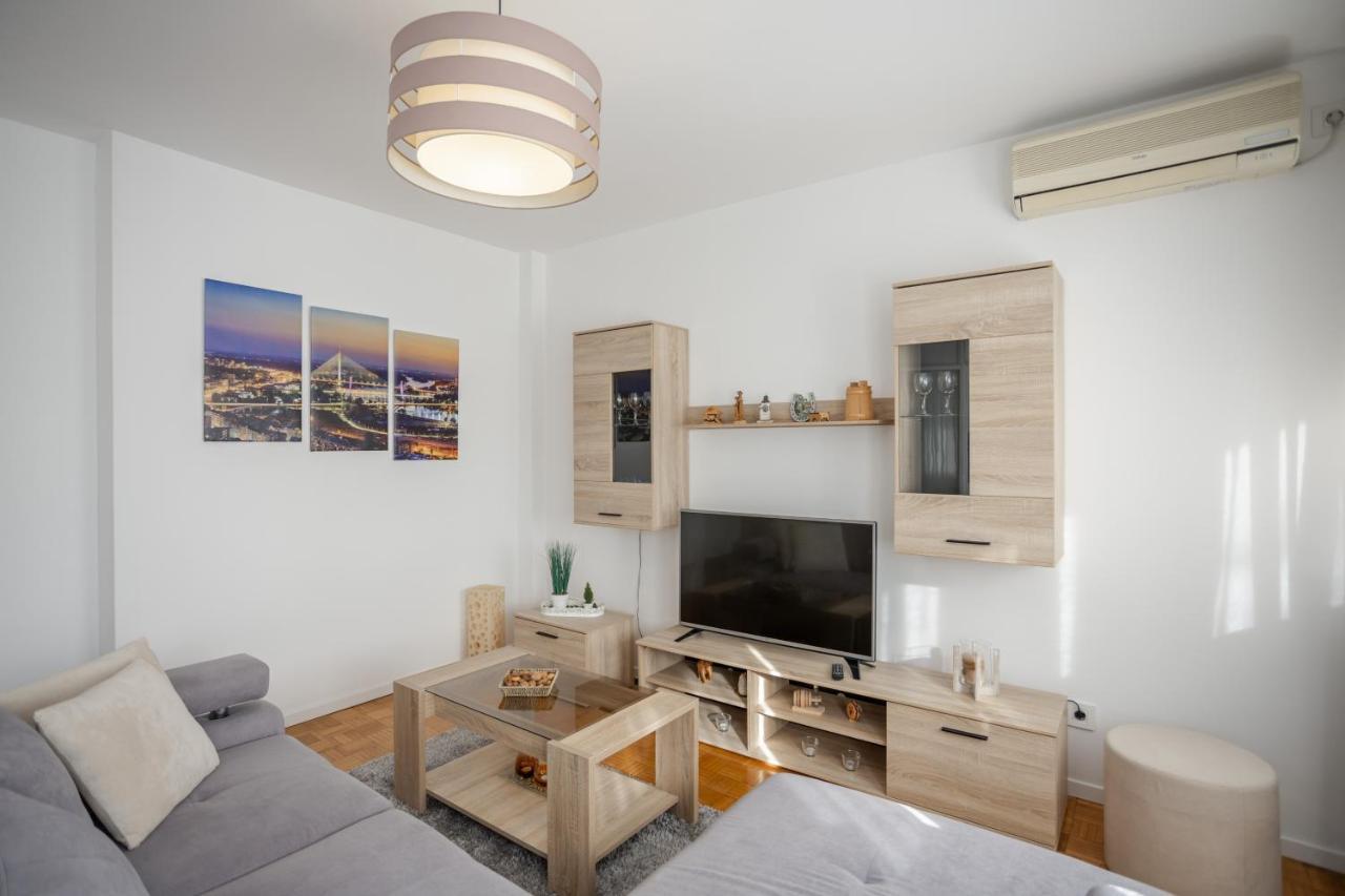 Apartment Sara Belgrado Esterno foto